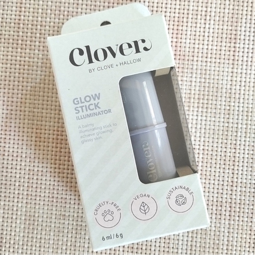 2/$20 Clover x Clove and Hallow Glow Stick Illuminator Cleo